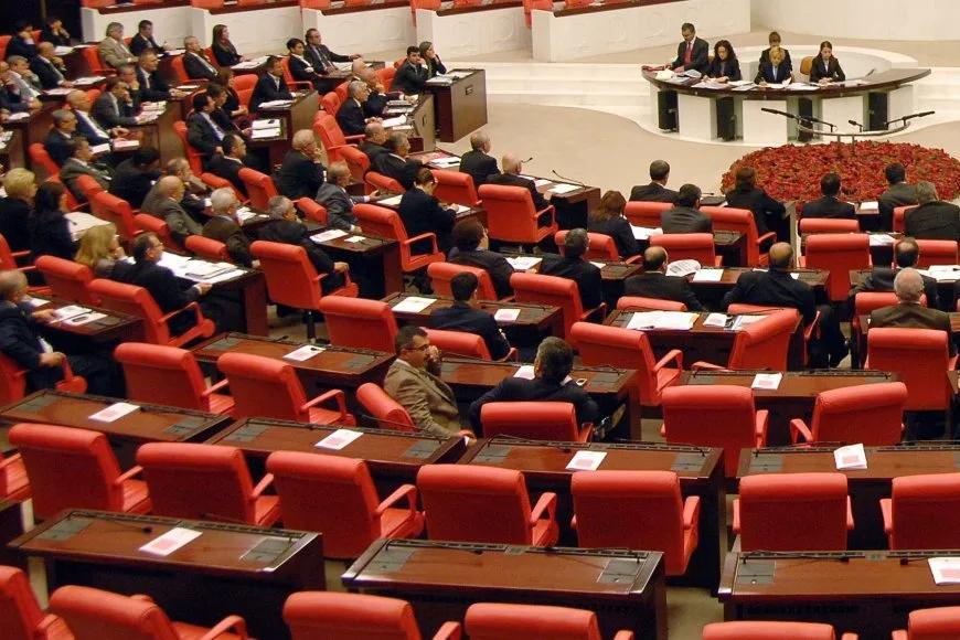 Üniversite Hastanelerinde Milletvekillerine VIP Klinik