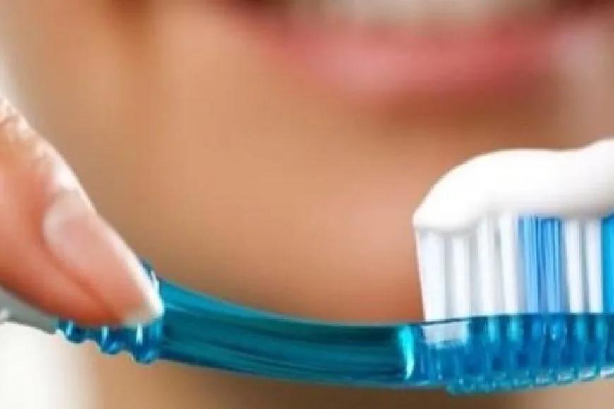 Diş Fırçasını Yuttu