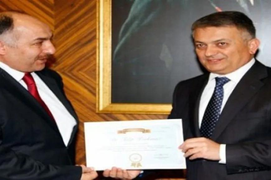 Yılın Hekimi Kalp Krizine Yenildi