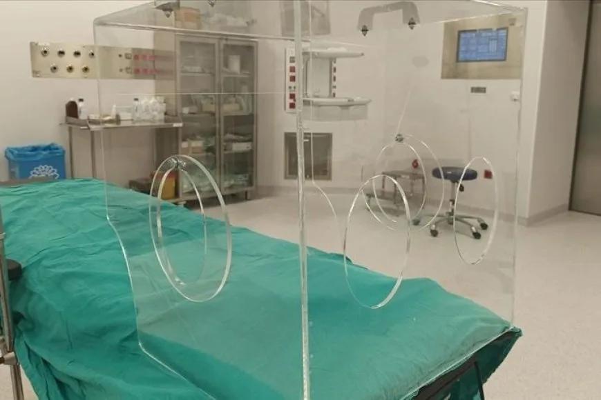Sağlık çalışanlarını korumak için entübasyon kabini de devrede