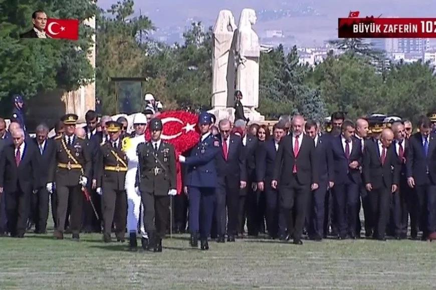 Devlet erkanından Anıtkabir ziyareti (Büyük zaferin 102. yılı)